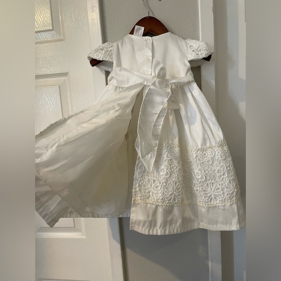 Elegant White Lace Kids Formal Dress - Picture 9 of 13